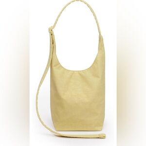 NWT BAGGU small nylon sling in BUTTER